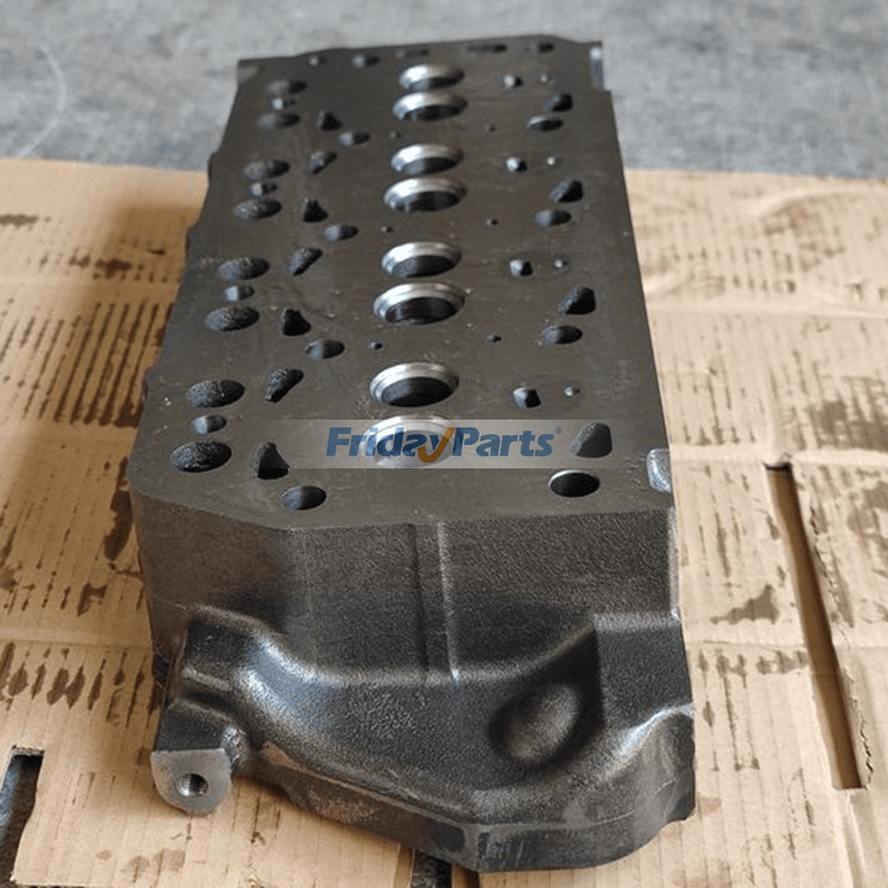 Complete Cylinder Head with ValvesD Caterpillar CAT Kobelco Indirect Injection in Stock in China