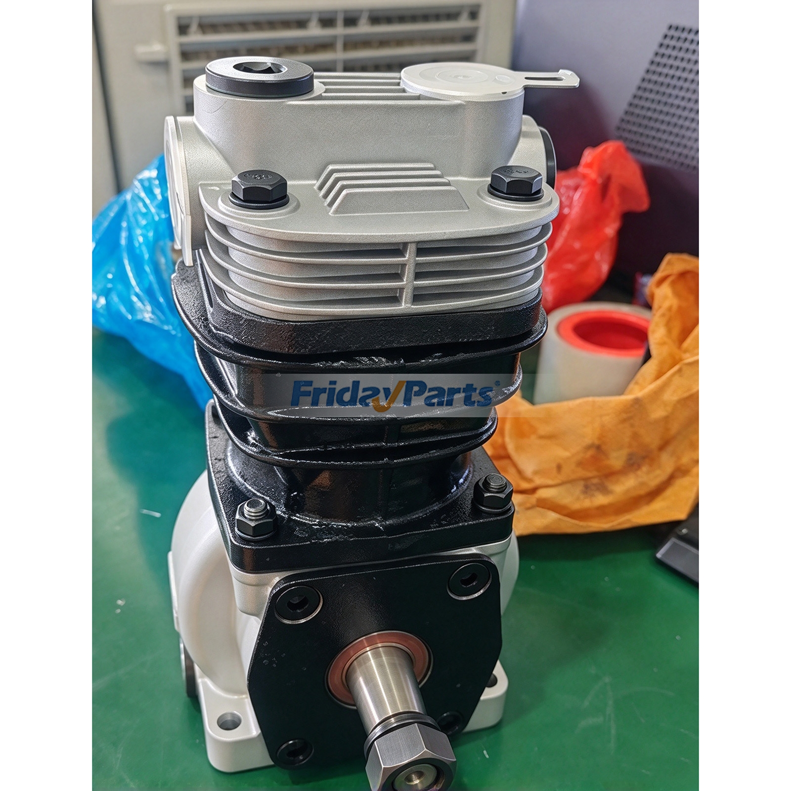 Brake Air Compressor LK1300 1261731 LK1314 LK1303 1173870 for IVECO