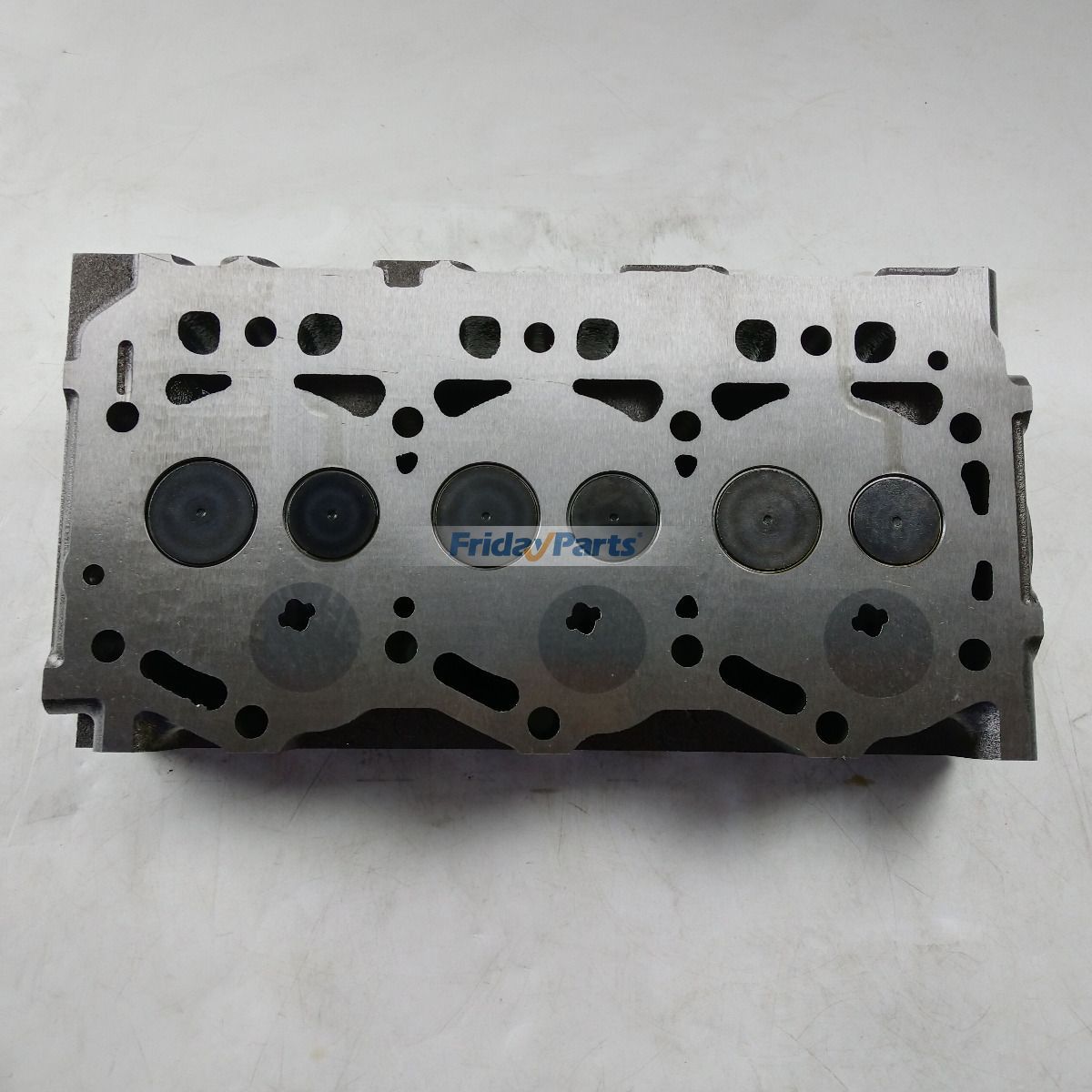 エンジン シリンダーヘッド