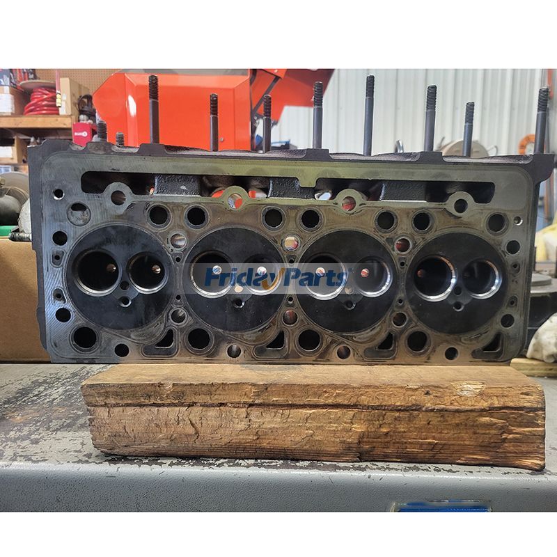 Electronic Fuel Injection Complete Cylinder Head for Kubota Engine V2403