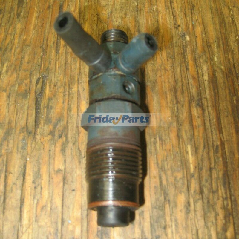 Fuel Injector 15841-53001 15841-53000 for Kubota Engine D600 D640 V800 V1200