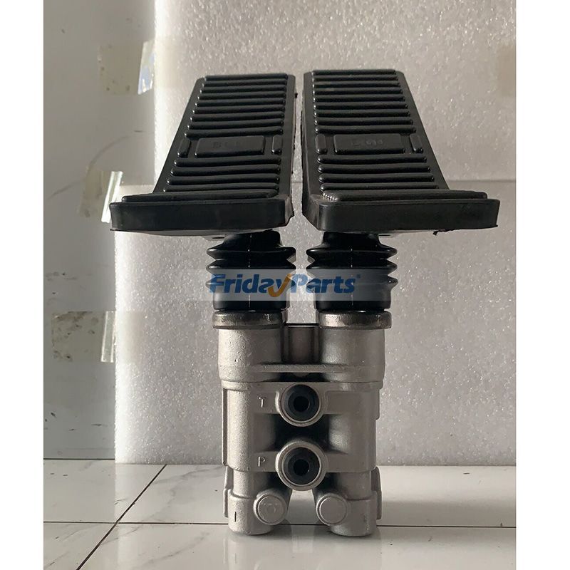 Une paire de pédales de commande de soupape pilote à pied, manette de commande de soupape à pied, pilier de pied CATpour Pelle