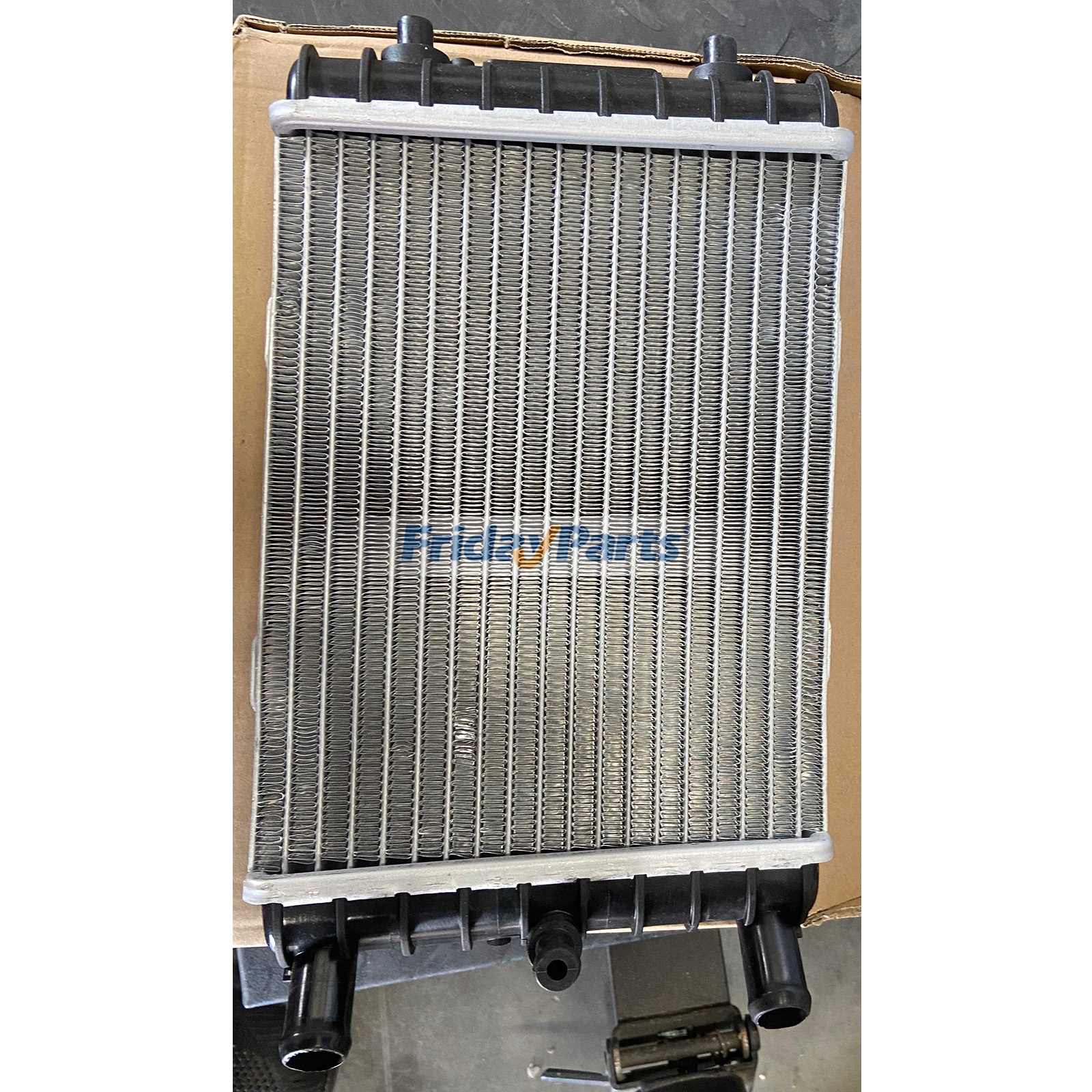 Radiador del tanque de agua 4M0121212D para Audi Q7 3.0L 2017-2023 de FridayParts