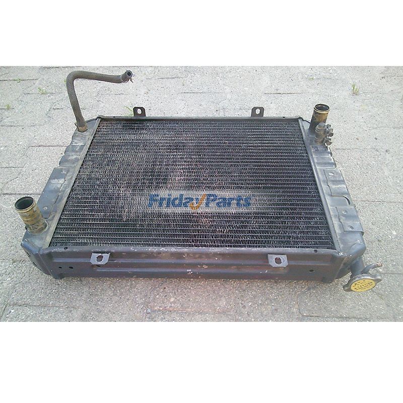 Water Tank Radiator R1501-42302 R1501-42300 for Kubota Loader R420 R520