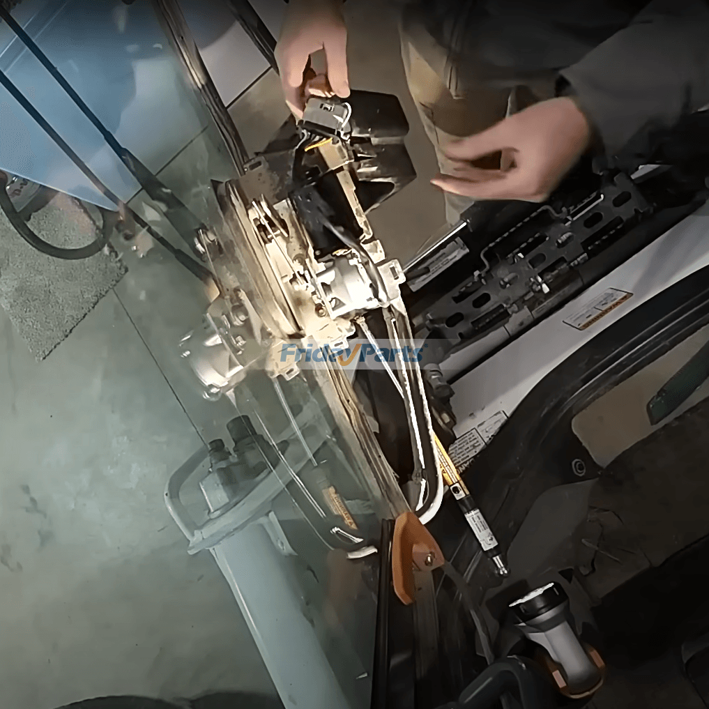 Motor de limpiaparabrisas 7168952 para Bobcat S450 S510 S530 S550 S570 S590 S630 S650 S740 S750 S770 S850 T450 T550 T590 T630 T650 T750 T770 T870 para Pala cargadora Para BOBCAT FridayParts