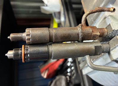 « Les corps d’injecteurs étaient plus longs que les originaux, j’ai donc dû modifier les fixations pour les installer correctement. »